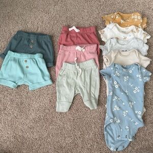 Carter’s Baby Girl - Size NEWBORN Clothes Bundle